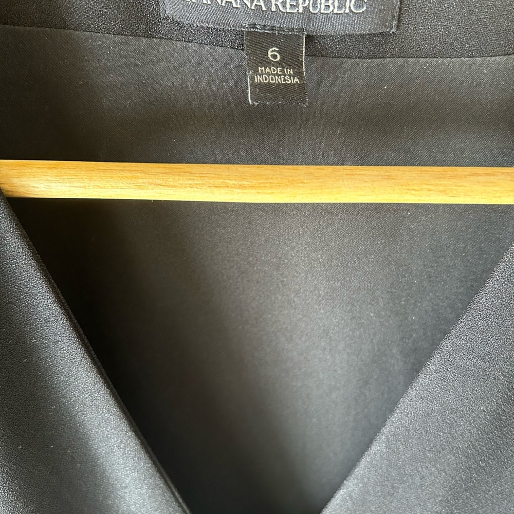 Banana Republic flutter sleeve jumpsuit w/ pockets - Picture 4 of 4